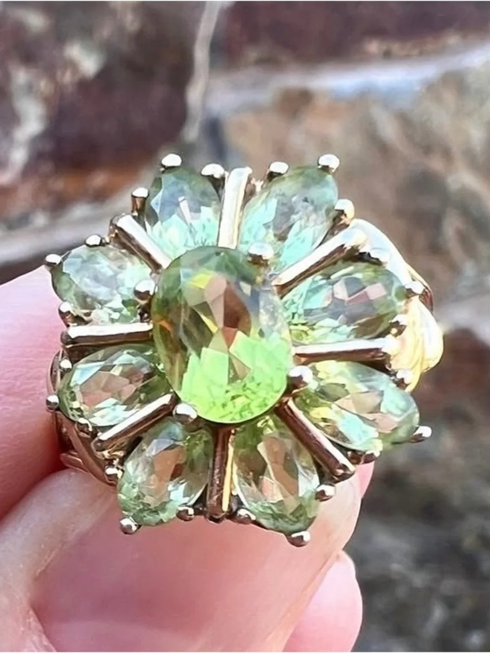 Vintage 10k gold and peridot ring size 7